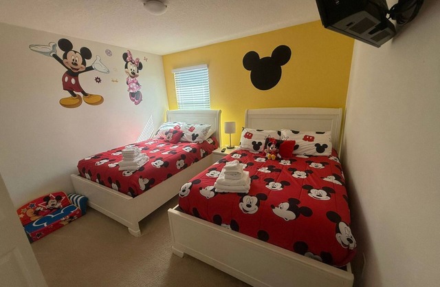 Close to Disney! House for Families with Pool, 4 bedrooms!