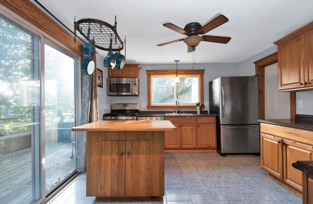 Close to downtown with hot tub!