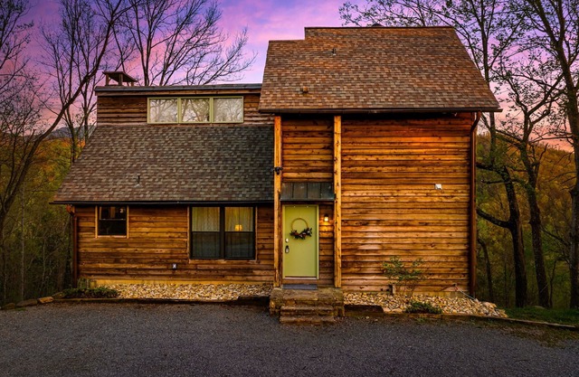 Close to Dwntwn! Last Minute SpringBreak 30% Deals w/Hot Tub,Fireplace&Mtn Views