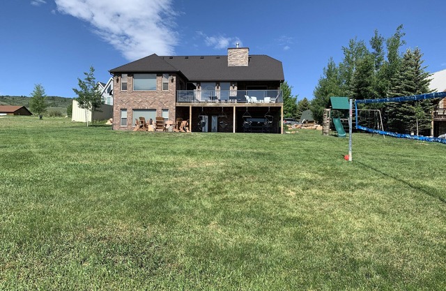 Close to Shakes with Amazing Views of the Lake!