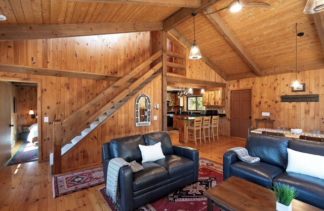 Close to Ski Areas and Apple Orchards- Private Mountain Retreat on 5 acres