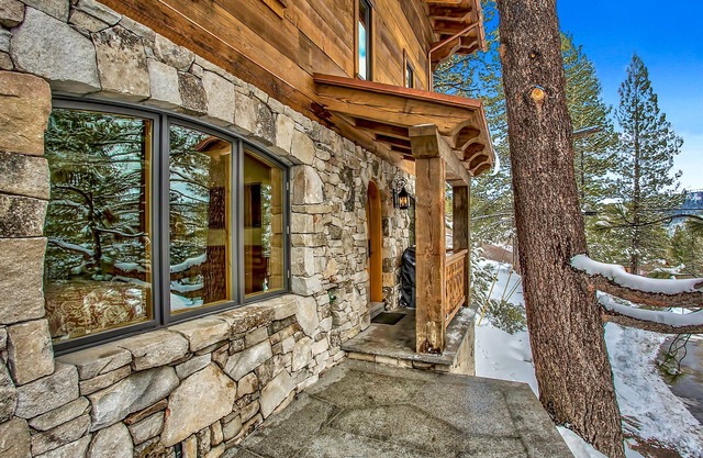 Close to the Lifts and Village with Free Valley Wide Shuttle Service