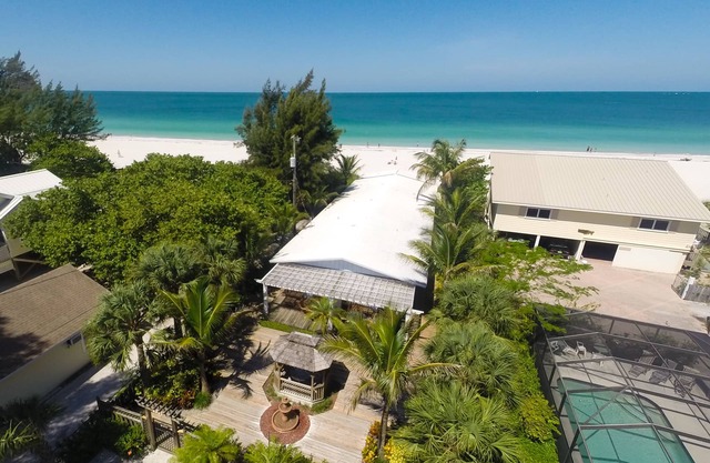 Closer to the beach does not work: comfortable apartment at ground level on the beach.