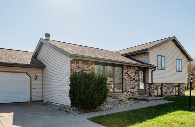 Cloud 9 Corporate Housing - 4 bed, 2 bath