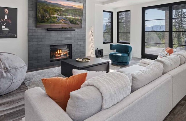 Cloud Nine Chalet | Hot Tub Theater Games