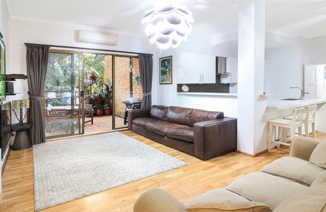 CLOVELLY RD-BEACHES-PARKS-DINING-SHOPS-BUS-170SQM-POOL-SPA-SAUNA-GYM-200SQM YARD