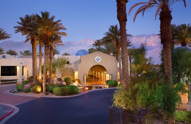 Coachella Villa with Hotel Style Amenities - Pool, Linens, Minutes to Festival