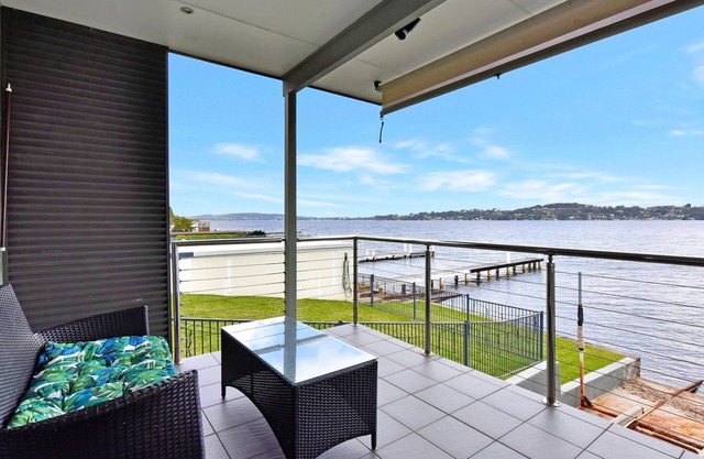 Coal Point Absolute Waterfront