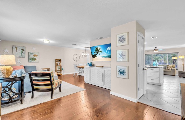 Coastal 3BR Minutes to AMI Beaches. Sleeps 9! Fun Outdoor Patio Area