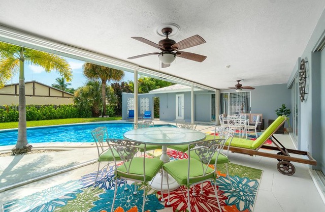 Coastal 4B/3B Allure w/ Heated Pool & Lanai - Walk to Beach!