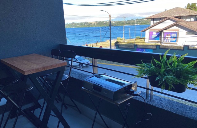 Coastal apartment with lake view, heated swimming pool and jacuzzi