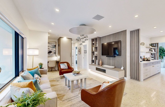 Coastal Chic Escape: Modern Oasis in Oakland Park