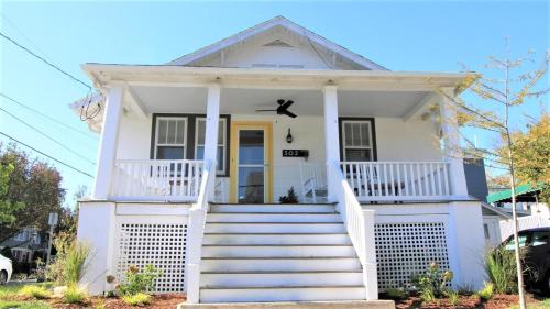 Coastal Cottage On Congress