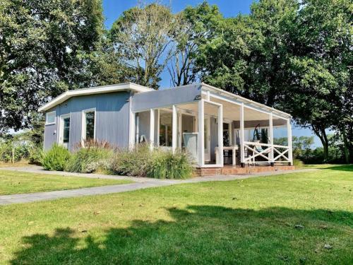 Coastal hideaway bungalow with garden