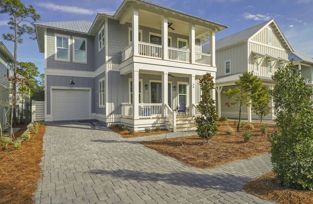 Coastal Luxury on 30A: 4br/4ba: golf cart, walk to beach, shopping, & dining!