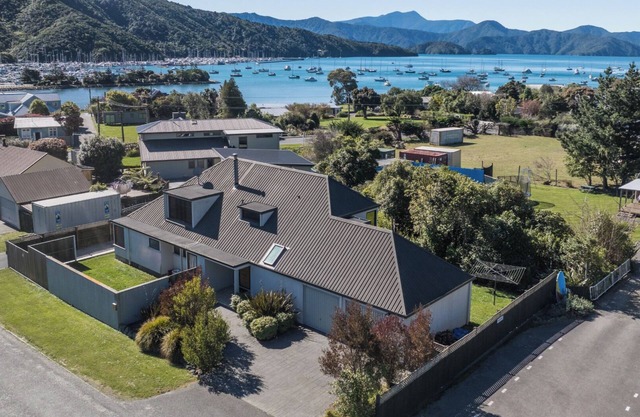 Coastal Sound - Waikawa Holiday Home