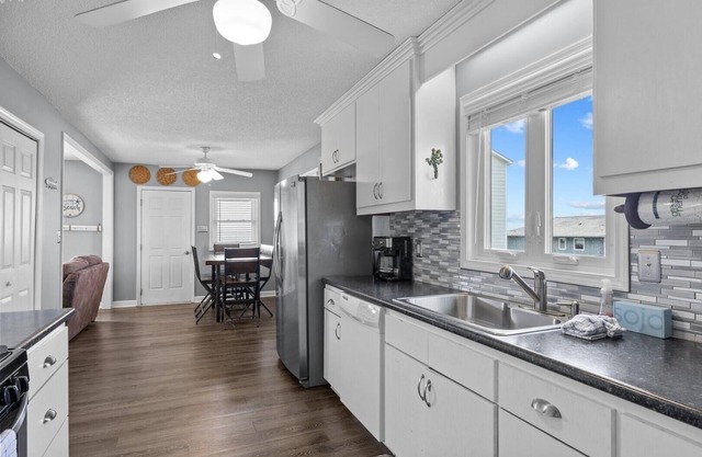 Coastal Tide 3 Bedroom Home by RedAwning