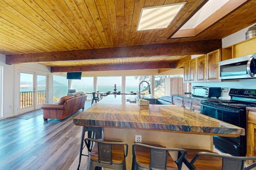 Coastal Tranquility Retreat