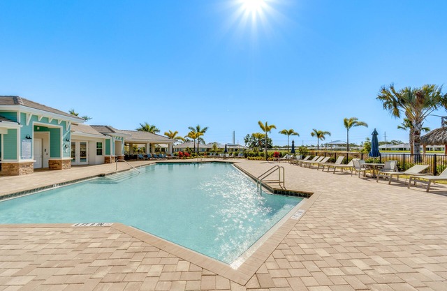 Coastal Venice Villa w/Patio & Resort Amenities!