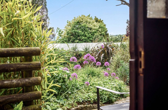 Cobble Cottage - One Bedroom Cottage, Sleeps 2