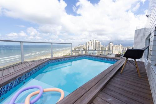 Cobertura a beira mar com piscina e churrasqueira
