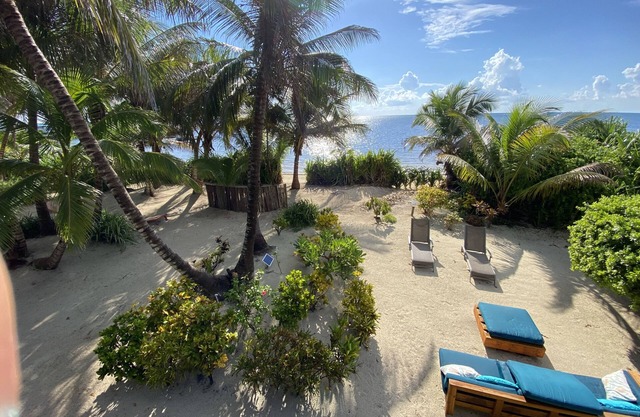 Coco Caye Villa, Private 2 bedroom Beachfront Villa, Balcony,Pool- Gold Standard