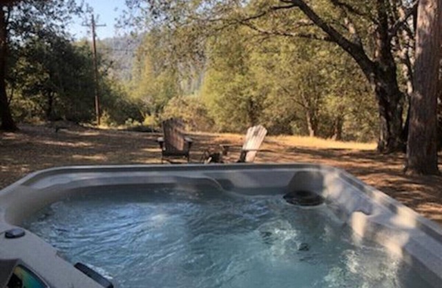 Cody's Comfy Cottage and Spa near Yosemite National Park
