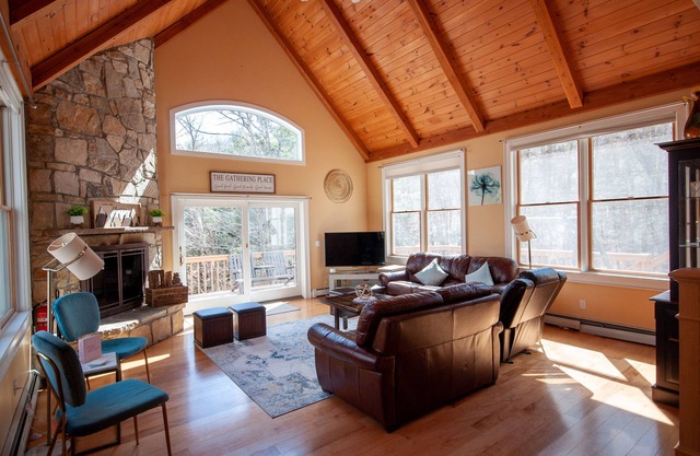 Coffee Lover's Retreat w/hot tub & game room