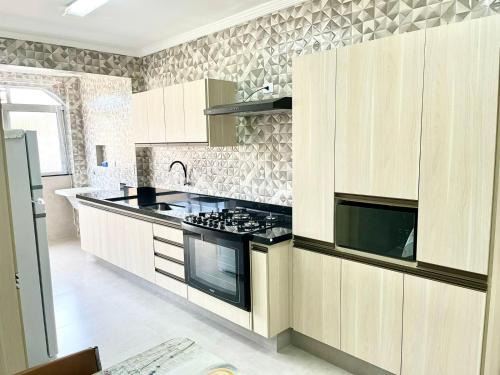 Coimbra Guarujá - Apartamento Beira Mar - Praia Enseada - 150m Praia