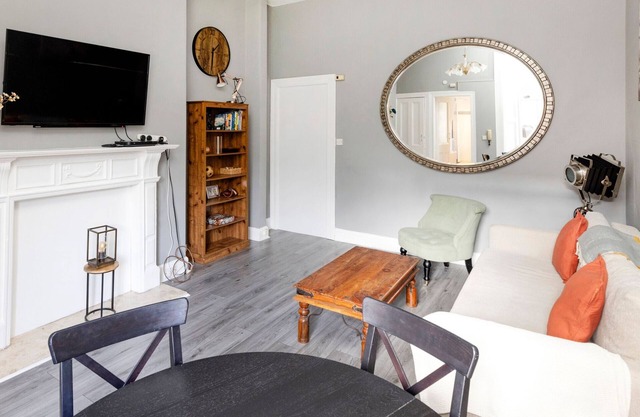 Colinton Garden Cottage | Private Edinburgh Hideaw