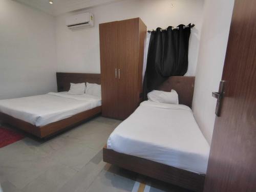 Collection O Jhansi Railway Station Road Formerly Hotel Gunjan