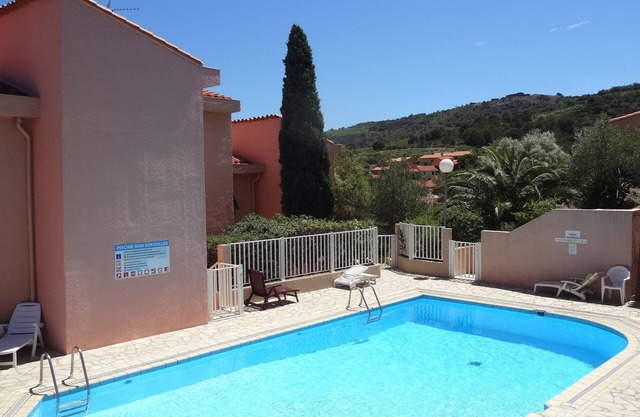 Collioure: beautiful apartment classified *, quiet, swimming pool, garden, private parking