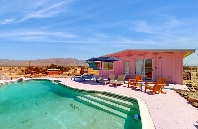 Colorful desert home with incredible views, pool, hot tub, and A/C