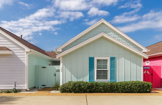 Colorful Pet-Friendly Cottage with Private Patio Near Sandy Texas Beaches
