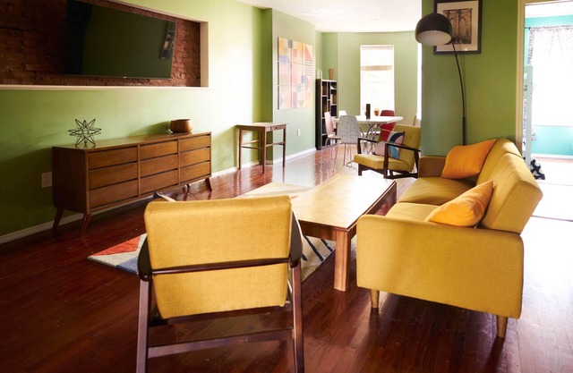 Colorful Sunny family friendly Apartment