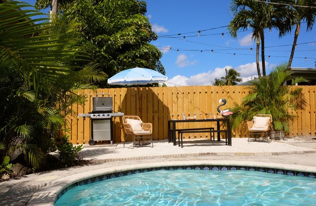 colorfully designed 4 bedroom home with pool