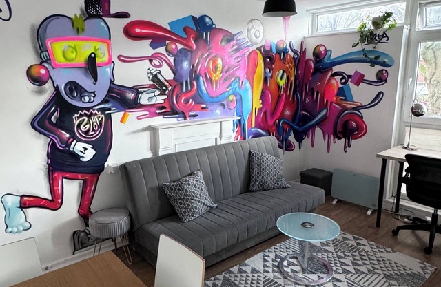 Colourful & Comfy Studio Flat. Quiet place close to Battersea Park!n