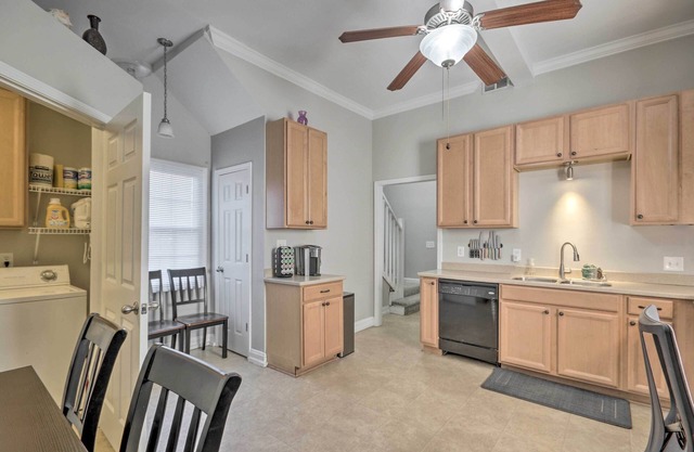 Columbia Home w/Spacious Yard < 2 Mi to Dtwn