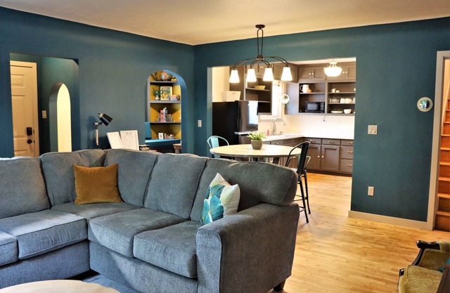 Columbia House. Unique, Comfortable Cape Cod Home. Pet friendly.