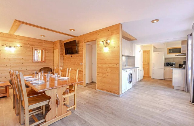 COM400 :Apartment in quiet area close to free shuttle bus and swimming pool