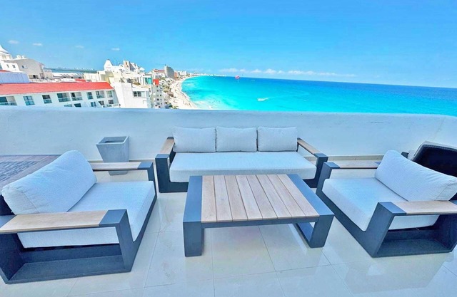 Combo #3124 - Tim’s Ocean Condos – Beachfront 12br/10.5bth & Amazing Views!