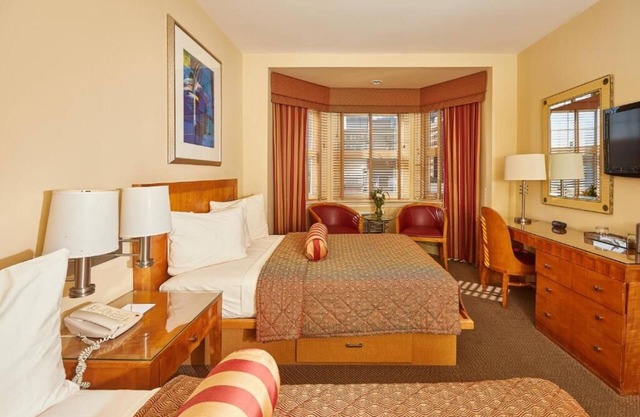 Combo Room at Alexander Inn, Pets are Welcome!