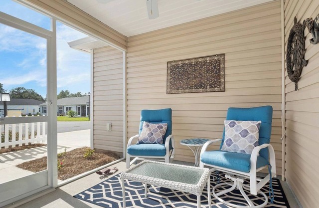 Come Play in The Villages. Near Brownwood Square and 3 Rec Ctrs. w/Golf Cart