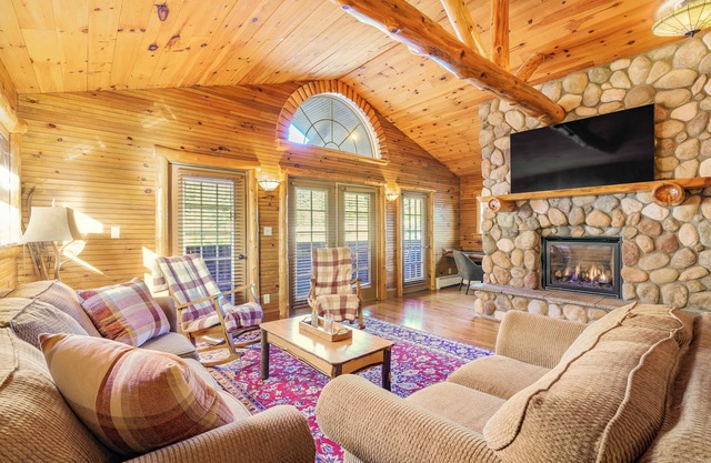 Come stay at Alpine Lodge for amazing views!