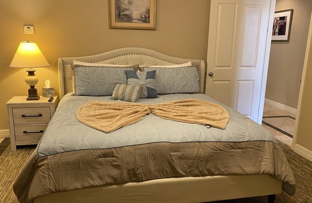 Come stay at the Lake and watch the Gorgeous sunset