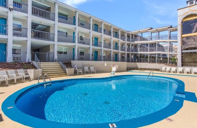 Comfort and Convenience! 4 Budget-friendly Units, Free Parking, Outdoor Pool