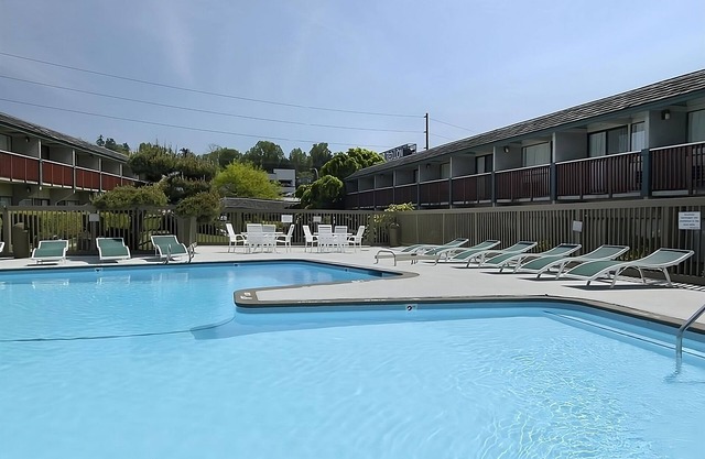 Comfort and Convenience at Red Lion Hotel Bellevue! Pool, Pet-Friendly