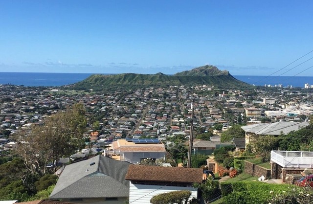 Comfort and Elegance with stunning views of Diamond Head