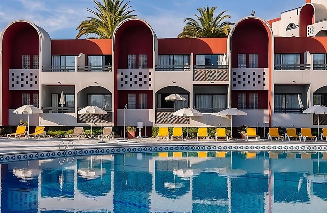 Comfort and Relaxation! Full Kitchen, 2 Outdoor Pools, Spa, Free Parking!