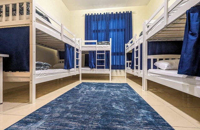 Comfort Bed inn Hostel - 15min from city center/High Speed Wifi and AC